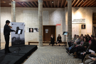 Fotos de la apertura del Festival de Violín Pablo Sarasate con una conferencia a cargo de la musicóloga María Nagore y concierto de alumnos del curso de Interpretación Musical