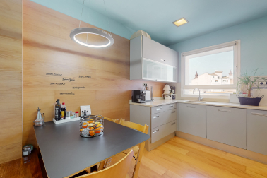 Vivienda reformada en la plaza de la Cruz