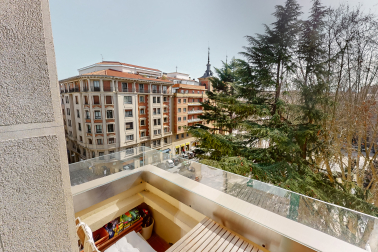 Vivienda reformada en la plaza de la Cruz