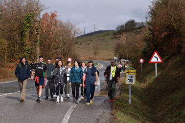 Peregrinos caminan rumbo a Javier en la primera de las jornadas celebrada este sábado, 7 de marzo