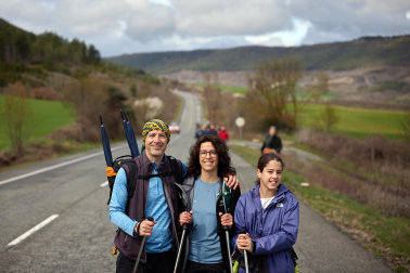Peregrinos caminan rumbo a Javier en la primera de las jornadas celebrada este sábado, 7 de marzo