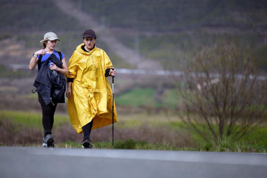 Peregrinos caminan rumbo a Javier en la primera de las jornadas celebrada este sábado, 7 de marzo