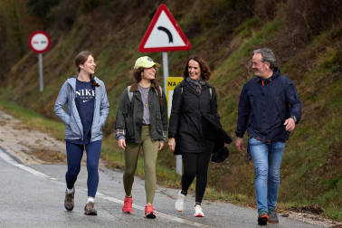 Peregrinos caminan rumbo a Javier en la primera de las jornadas celebrada este sábado, 7 de marzo