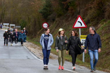 Peregrinos caminan rumbo a Javier en la primera de las jornadas celebrada este sábado, 7 de marzo