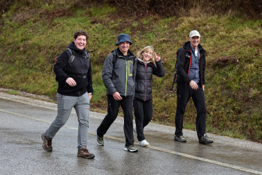 Peregrinos caminan rumbo a Javier en la primera de las jornadas celebrada este sábado, 7 de marzo