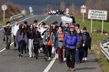 Peregrinos caminan rumbo a Javier en la primera de las jornadas celebrada este sábado, 7 de marzo