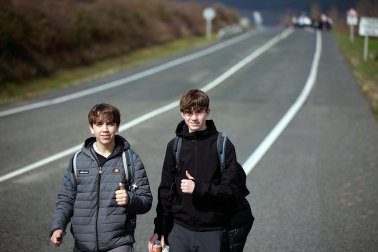 Peregrinos caminan rumbo a Javier en la primera de las jornadas celebrada este sábado, 7 de marzo