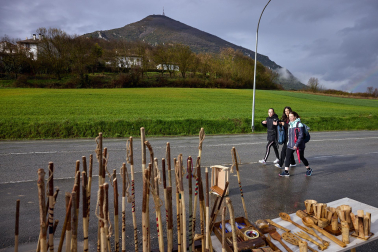 Peregrinos caminan rumbo a Javier en la primera de las jornadas celebrada este sábado, 7 de marzo