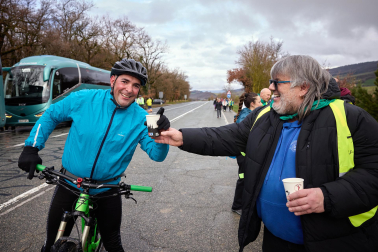 Peregrinos caminan rumbo a Javier en la primera de las jornadas celebrada este sábado, 7 de marzo