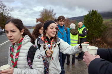 Peregrinos caminan rumbo a Javier en la primera de las jornadas celebrada este sábado, 7 de marzo