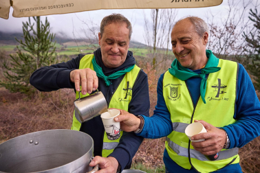 Peregrinos caminan rumbo a Javier en la primera de las jornadas celebrada este sábado, 7 de marzo
