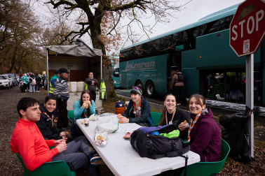 Peregrinos caminan rumbo a Javier en la primera de las jornadas celebrada este sábado, 7 de marzo