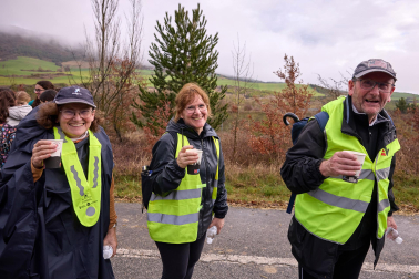 Peregrinos caminan rumbo a Javier en la primera de las jornadas celebrada este sábado, 7 de marzo