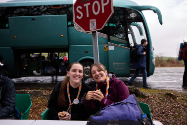 Peregrinos caminan rumbo a Javier en la primera de las jornadas celebrada este sábado, 7 de marzo