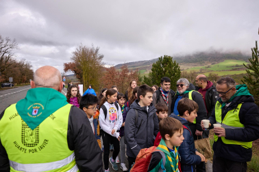 Peregrinos caminan rumbo a Javier en la primera de las jornadas celebrada este sábado, 7 de marzo
