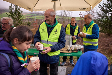 Peregrinos caminan rumbo a Javier en la primera de las jornadas celebrada este sábado, 7 de marzo
