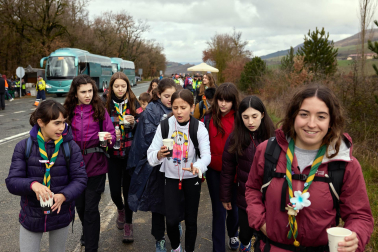 Peregrinos caminan rumbo a Javier en la primera de las jornadas celebrada este sábado, 7 de marzo