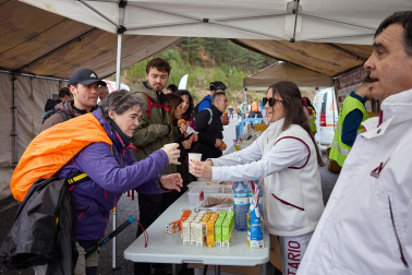 Peregrinos caminan rumbo a Javier en la primera de las jornadas celebrada este sábado, 7 de marzo
