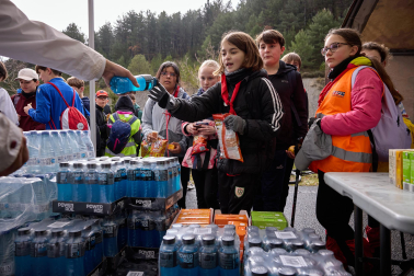 Peregrinos caminan rumbo a Javier en la primera de las jornadas celebrada este sábado, 7 de marzo