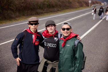 Peregrinos caminan rumbo a Javier en la primera de las jornadas celebrada este sábado, 7 de marzo