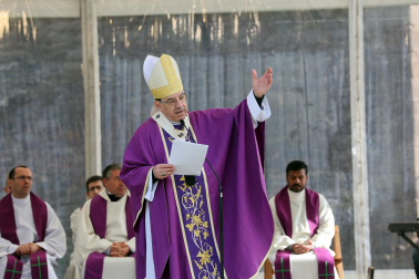 Multitudinaria celebración eucarística en la explanada del castillo de Javier este domingo, 8 de marzo