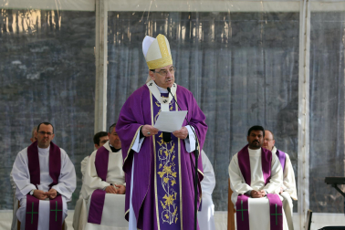 Multitudinaria celebración eucarística en la explanada del castillo de Javier este domingo, 8 de marzo