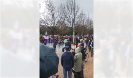 La cabecera partió a las 12.00 en punto desde Antoniutti bajo el lema 'Beste mundo bat feminismotik’, un llamamiento a construir ‘Otro mundo desde el feminismo'