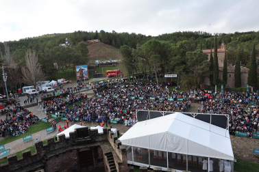 Multitudinaria celebración eucarística en la explanada del castillo de Javier este domingo, 8 de marzo