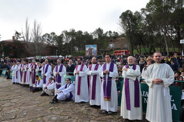 Multitudinaria celebración eucarística en la explanada del castillo de Javier este domingo, 8 de marzo