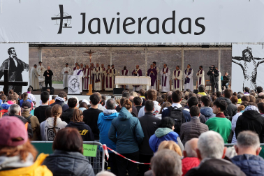 Multitudinaria celebración eucarística en la explanada del castillo de Javier este domingo, 8 de marzo
