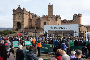 Multitudinaria celebración eucarística en la explanada del castillo de Javier este domingo, 8 de marzo