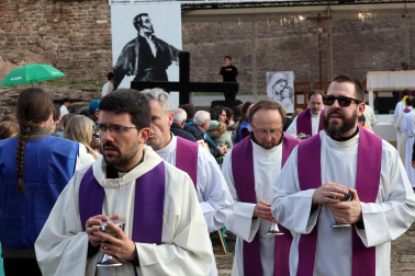 Multitudinaria celebración eucarística en la explanada del castillo de Javier este domingo, 8 de marzo