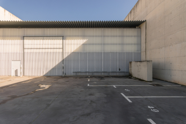Nave premium en Tajonar:1.400 m² de eficiencia