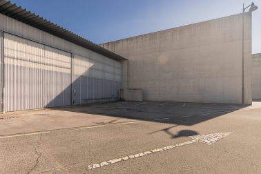 Nave premium en Tajonar:1.400 m² de eficiencia
