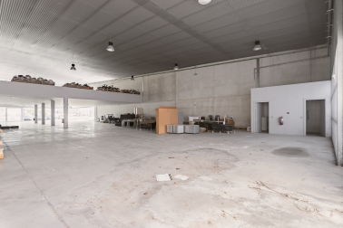 Nave premium en Tajonar:1.400 m² de eficiencia