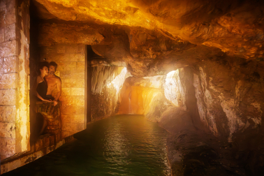 La sauna termal es una gruta de piedra natural
