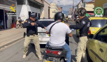 Vídeo de la detención en Colombia de un hombre reclamado en España por una agresión sexual en Navarra