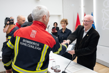 El pueblo de Paiporta, Valencia, agradece a los servicios de emergencia navarros su colaboración durante la Dana