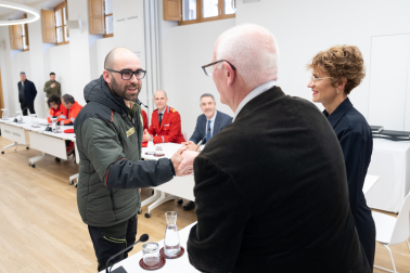 El pueblo de Paiporta, Valencia, agradece a los servicios de emergencia navarros su colaboración durante la Dana