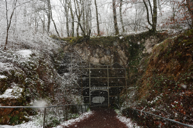 Exterior de la cueva de Mendukilo este sábado