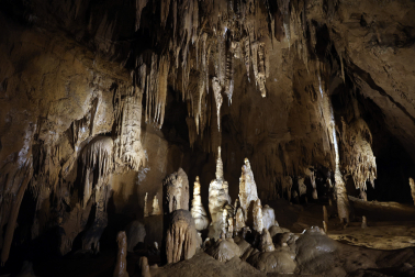 Cueva de Mendukilo. Cata a ciegas de agua de estalagtita de cueva y productos de la zona
