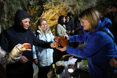 Cueva de Mendukilo. Cata a ciegas de agua de estalagtita de cueva y productos de la zona