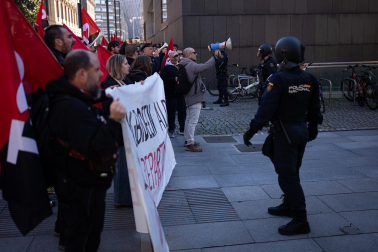 Fotos de las movilizaciones en Pamplona por la huelga general en Navarra por un salario mínimo propio