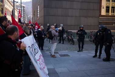 Fotos de las movilizaciones en Pamplona por la huelga general en Navarra por un salario mínimo propio