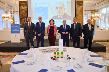 Manuel Piquer, presidente de CEN; Alfonso Bañón, presidente del consejo de administración del Grupo La Información; Carmen Maeztu, consejera de Derechos Sociales; Lorenzo Amor, presidente de ATA; Juan Carlos Equiza, presidente de ATA Navarra y Javier Taberna, presidente de Cámara Navarra de Comercio
