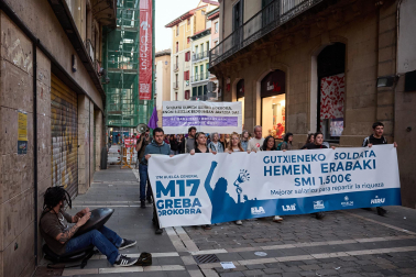 Fotos de las movilizaciones en Pamplona por la huelga general en Navarra por un salario mínimo propio