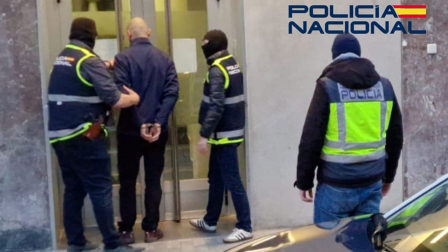 Vídeo del traslado a comisaría de uno de los Indar Gorri detenidos por los incidentes en El Sadar tras el Osasuna-Real Madrid
