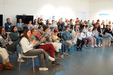 Unas 100 personas presenciaron el cierre de la urna con los mensajes