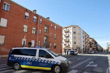 Fotos de la operación de la Policía Municipal de Pamplona en un narcopiso contra el menudeo de drogas en la Rochapea