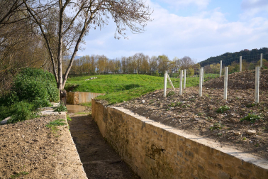 Fotos de la rehabilitación del molino de Ilundáin en el parque fluvial del Arga